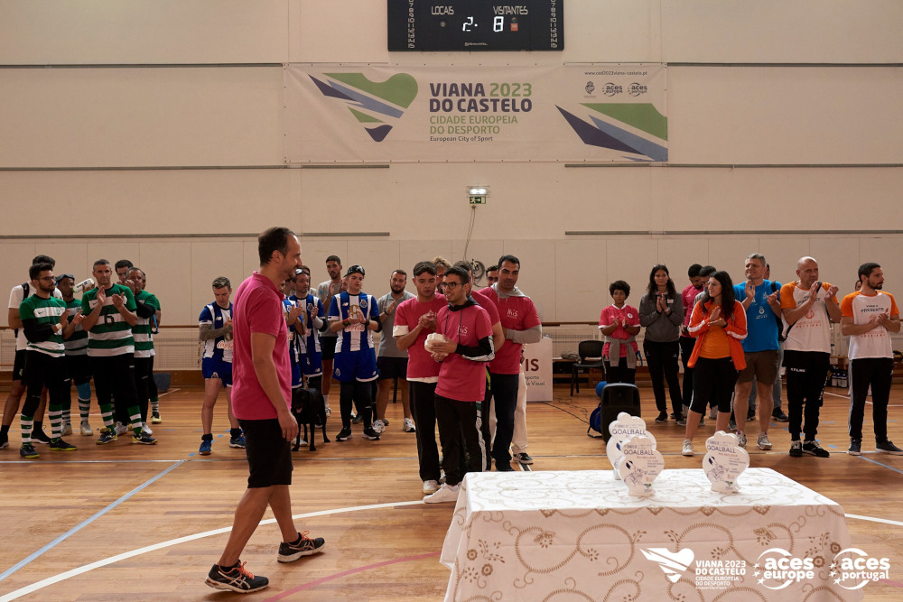Momento final da entrega de prémios, com a participação das quatro equipas