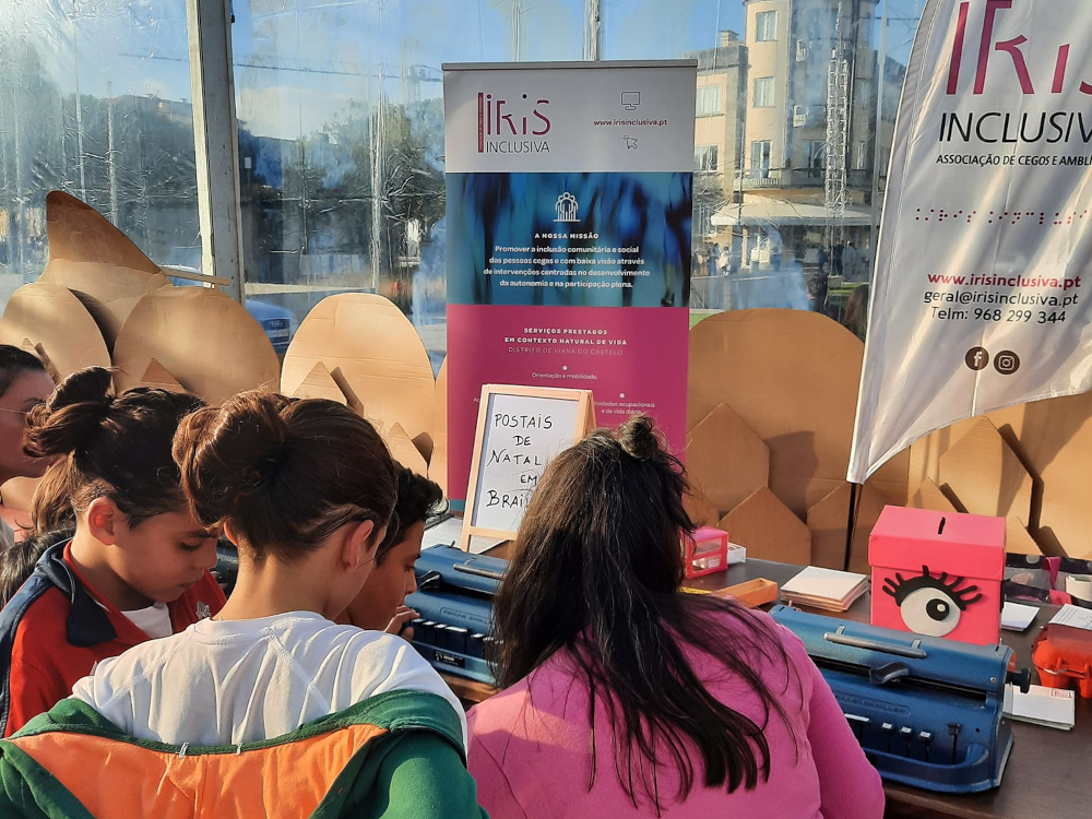 Leia mais sobre Postais em Braille no «Viana Coração do Natal»