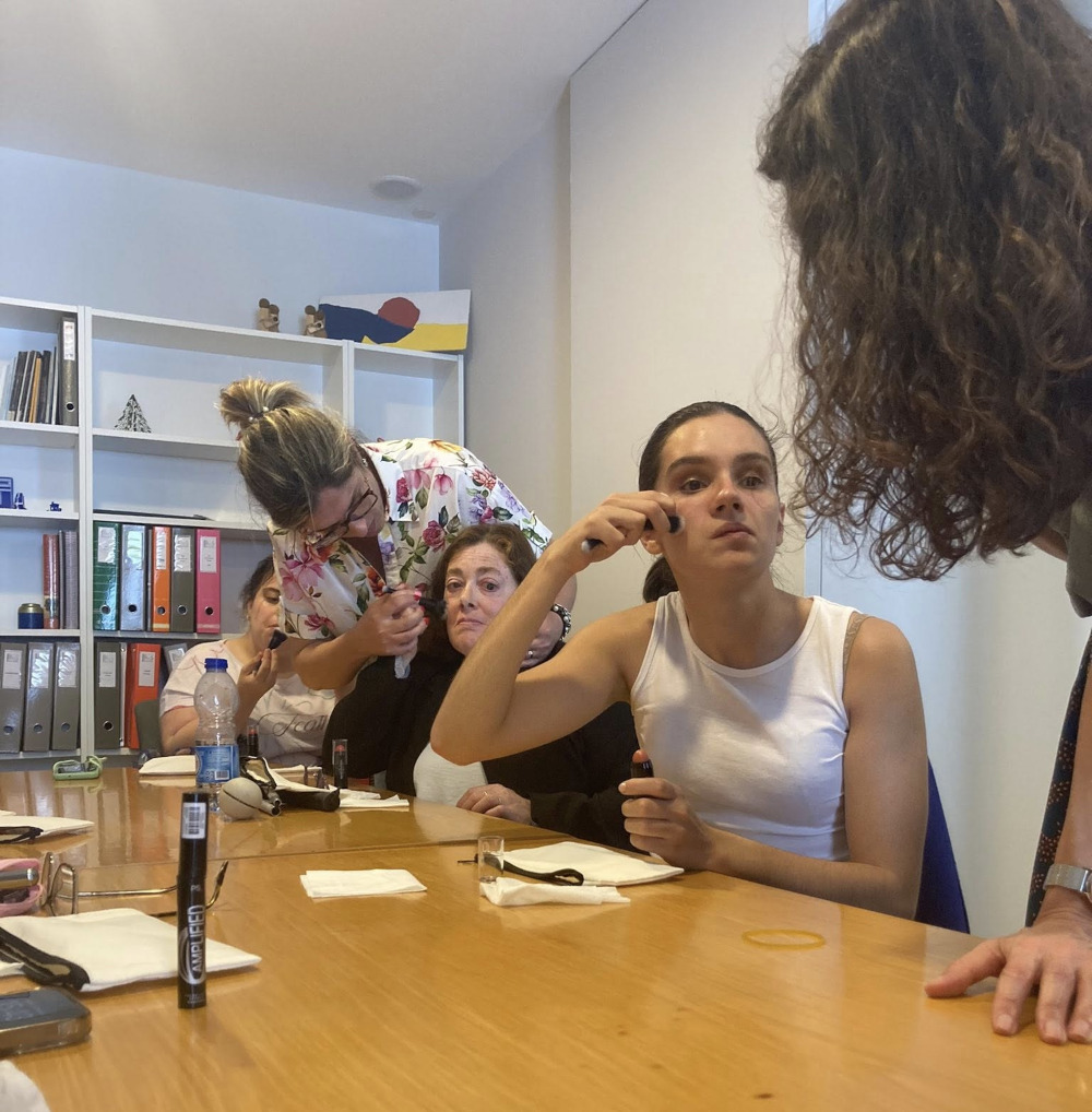 Momento prático do workshop de maquilhagem